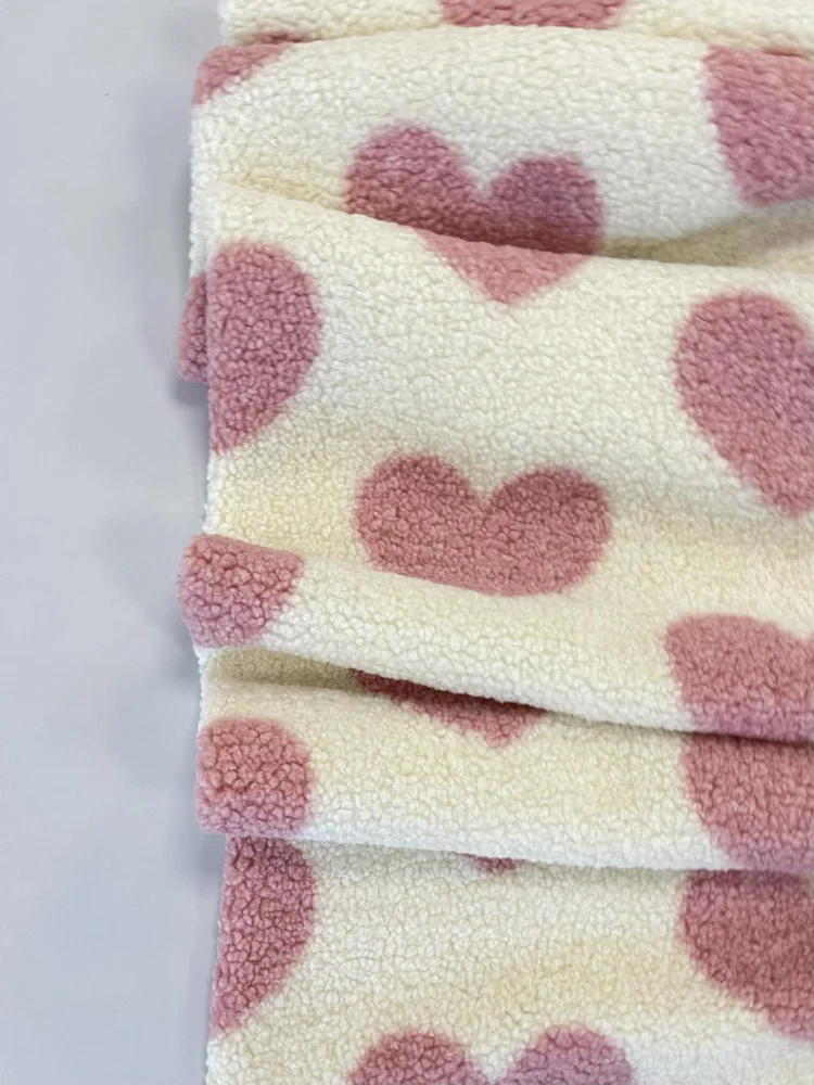 Vaikiška teddy striukė – juoda – audinio spalvos ir tekstūros detalė 2 – SANDRÉ
