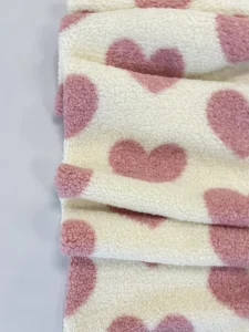 Vaikiška teddy striukė – juoda – audinio spalvos ir tekstūros detalė 2 – SANDRÉ