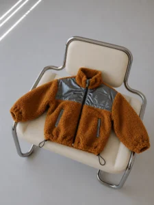 Vaikiška teddy striukė – garstyčių spalvos – papildomas produkto vaizdas 2 – SANDRÉ