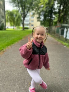 Vaikiška teddy striukė – tamsiai pelenų rožinė – papildomas produkto vaizdas 2 – SANDRÉ