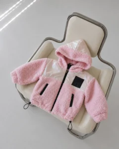 Vaikiška teddy striukė – rožinė – papildomas produkto vaizdas 3 – SANDRÉ