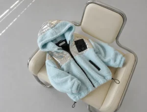 Vaikiška teddy striukė – žydra – papildomas produkto vaizdas 3 – SANDRÉ